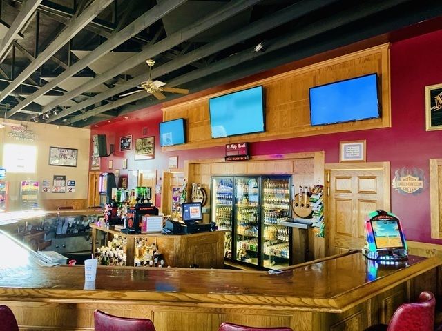 MANTENO - INVESTMENT OPPORTUNITY - BAR: 178 N Locust St, Manteno, IL 60950